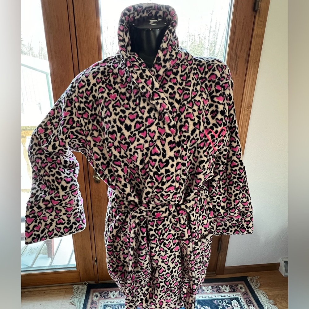 Victoria Secret‎ Soft Cozy Plush Pink Black Leopard Print Hearts Short Robe M/L